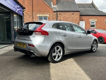 Used Volvo V40 2014 for sale - 79451271: Photo