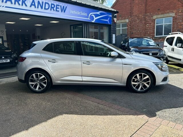 Used Renault Megane 2016 for sale - 75760554: Photo 2