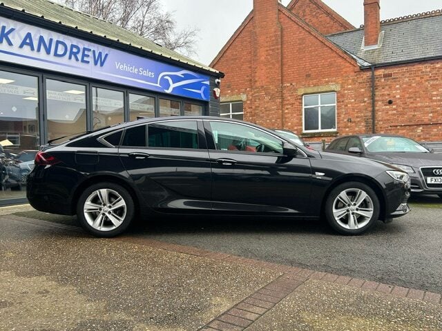Used Vauxhall Insignia 2017 for sale - 77608068: Photo 2