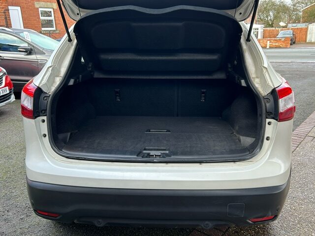 Used Nissan Qashqai 2015 for sale - 77260975: Photo 11