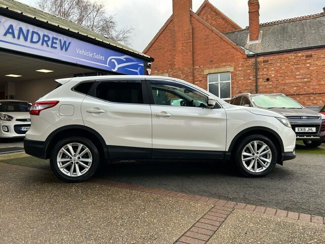 Used Nissan Qashqai 2015 for sale - 77260975: Photo 2