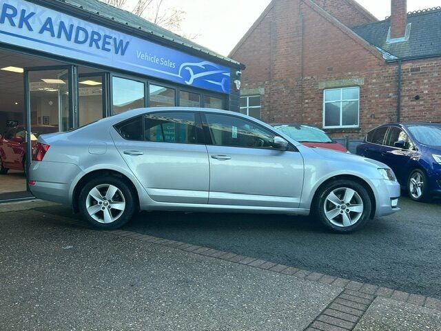 Used Skoda Octavia 2015 for sale - 77312925: Photo 2