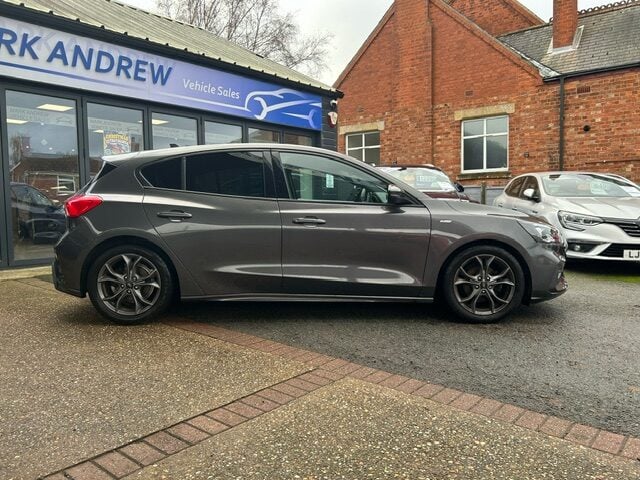 Used Ford Focus 2020 for sale - 76682442: Photo 2