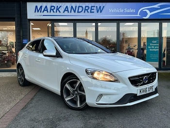 2016 - D2 [120] R DESIGN Nav 5dr