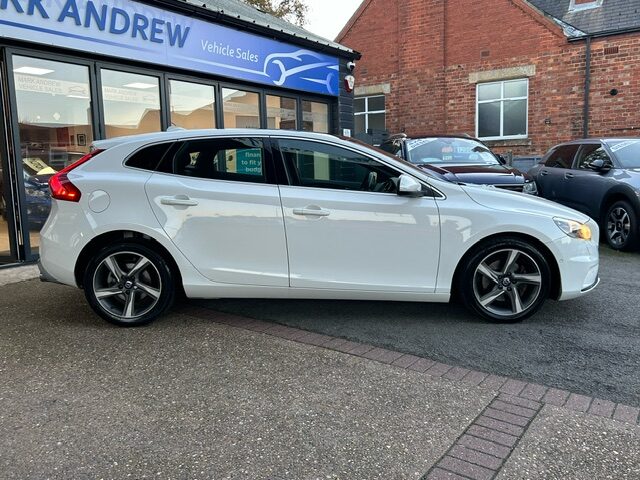 Used Volvo V40 2016 for sale - 76394961: Photo 2