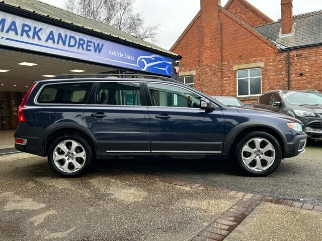 Used Volvo XC70 2011 for sale - 77776461: Photo 2