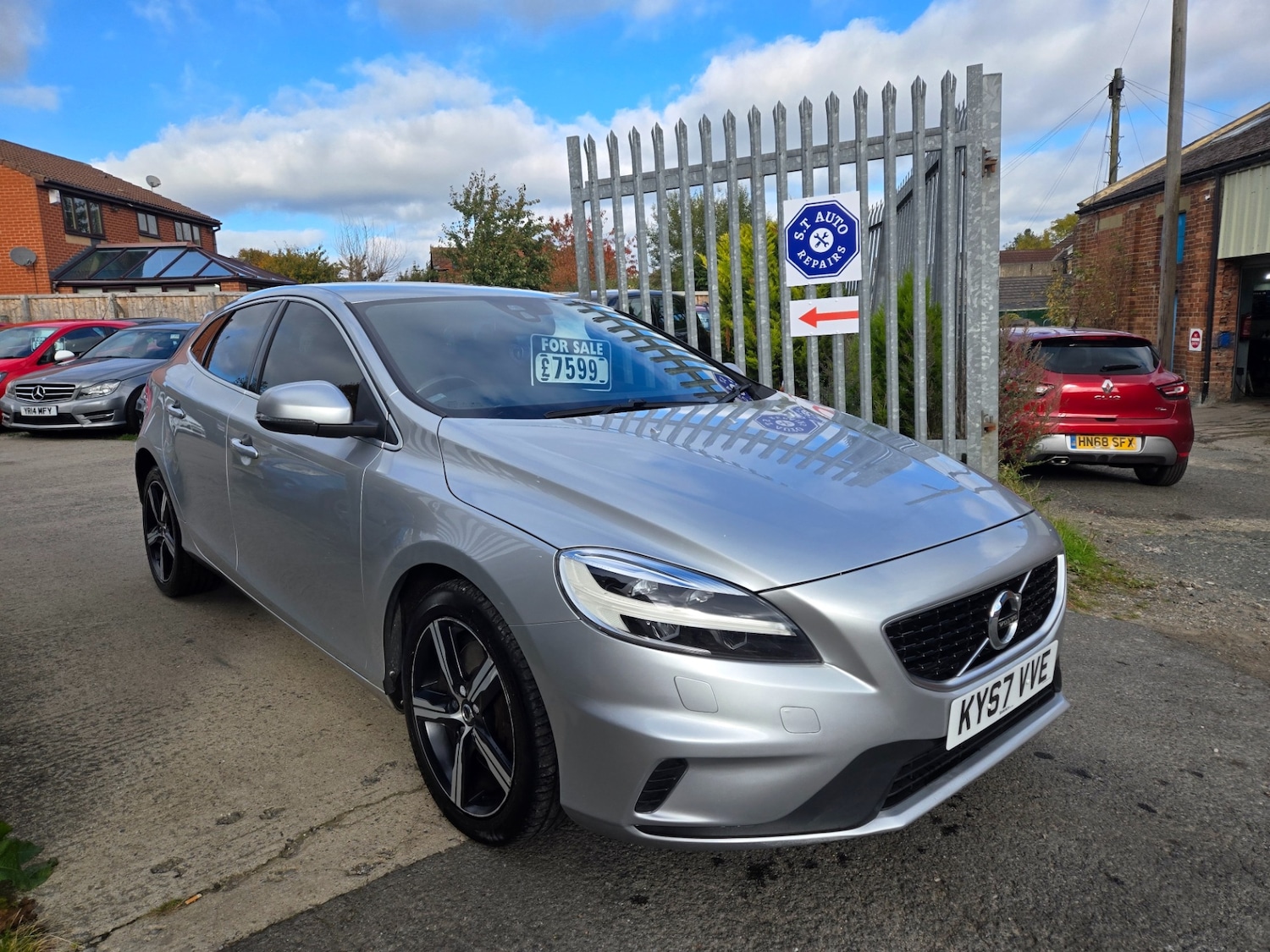 Used Volvo V40 2017 for sale - 76373626: Photo 2