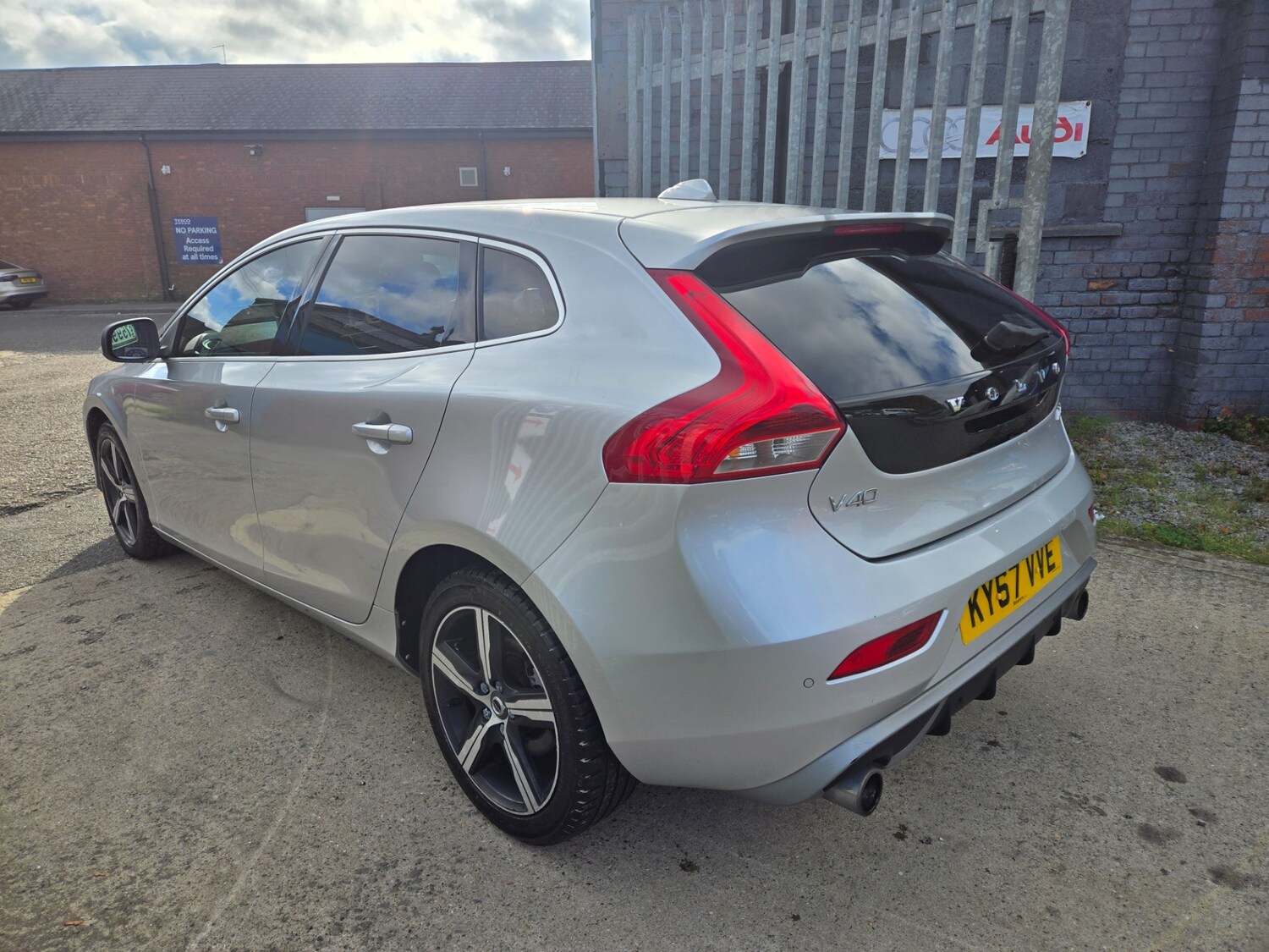 Used Volvo V40 2017 for sale - 76373626: Photo 6