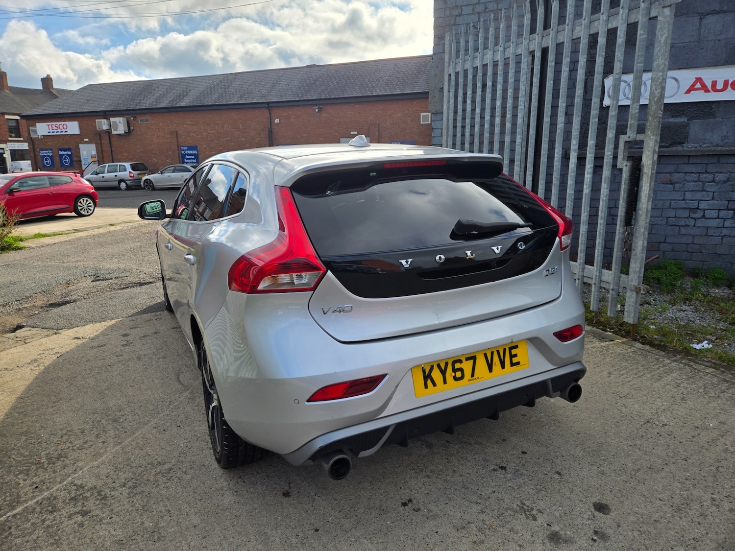 Used Volvo V40 2017 for sale - 76373626: Photo 7