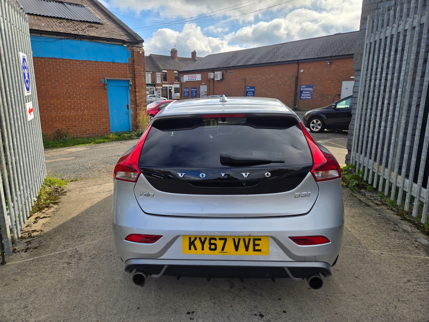 Used Volvo V40 2017 for sale - 76373626: Photo 8