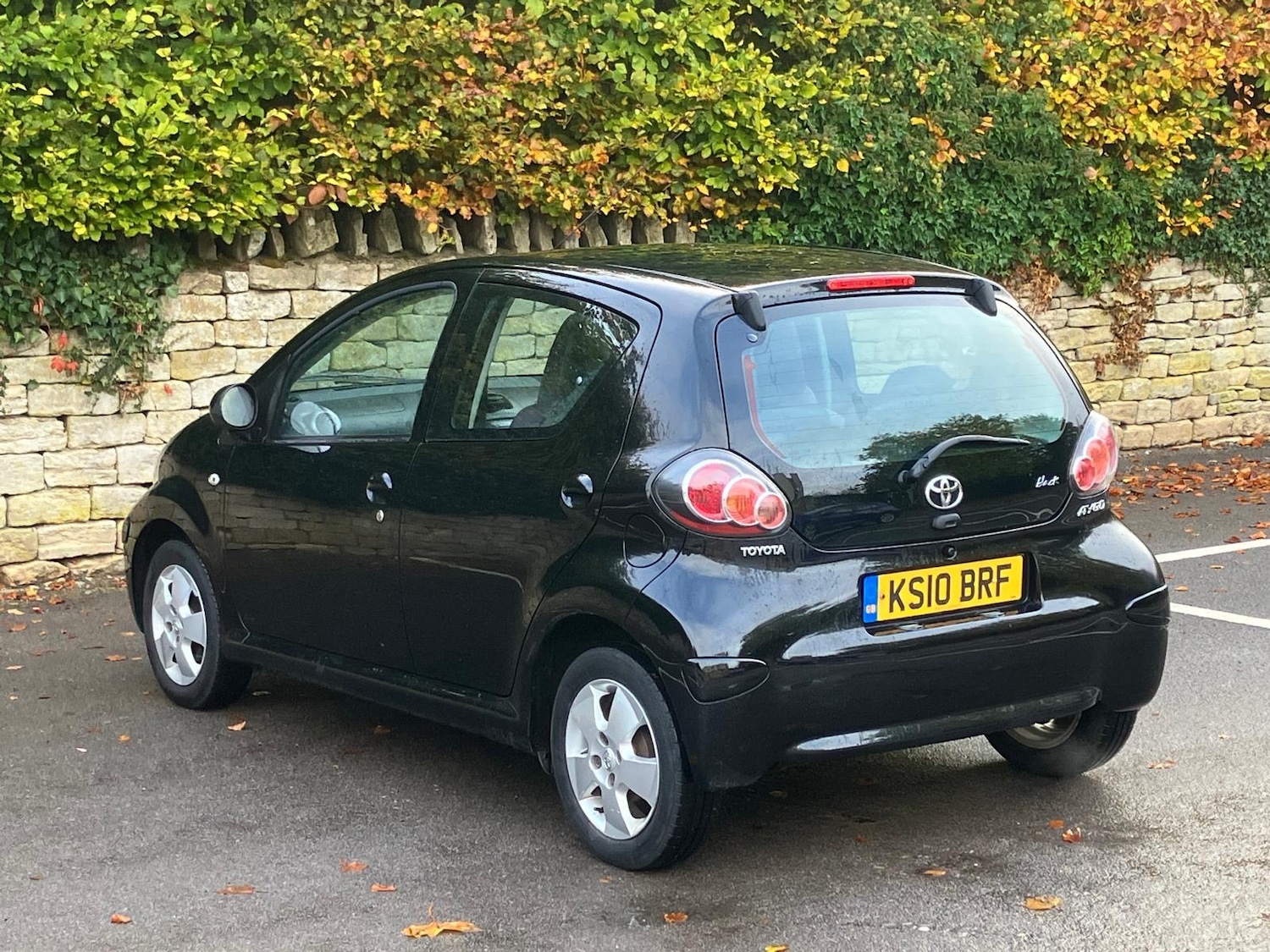 Used Toyota AYGO 2010 for sale - 76350667: Photo 2