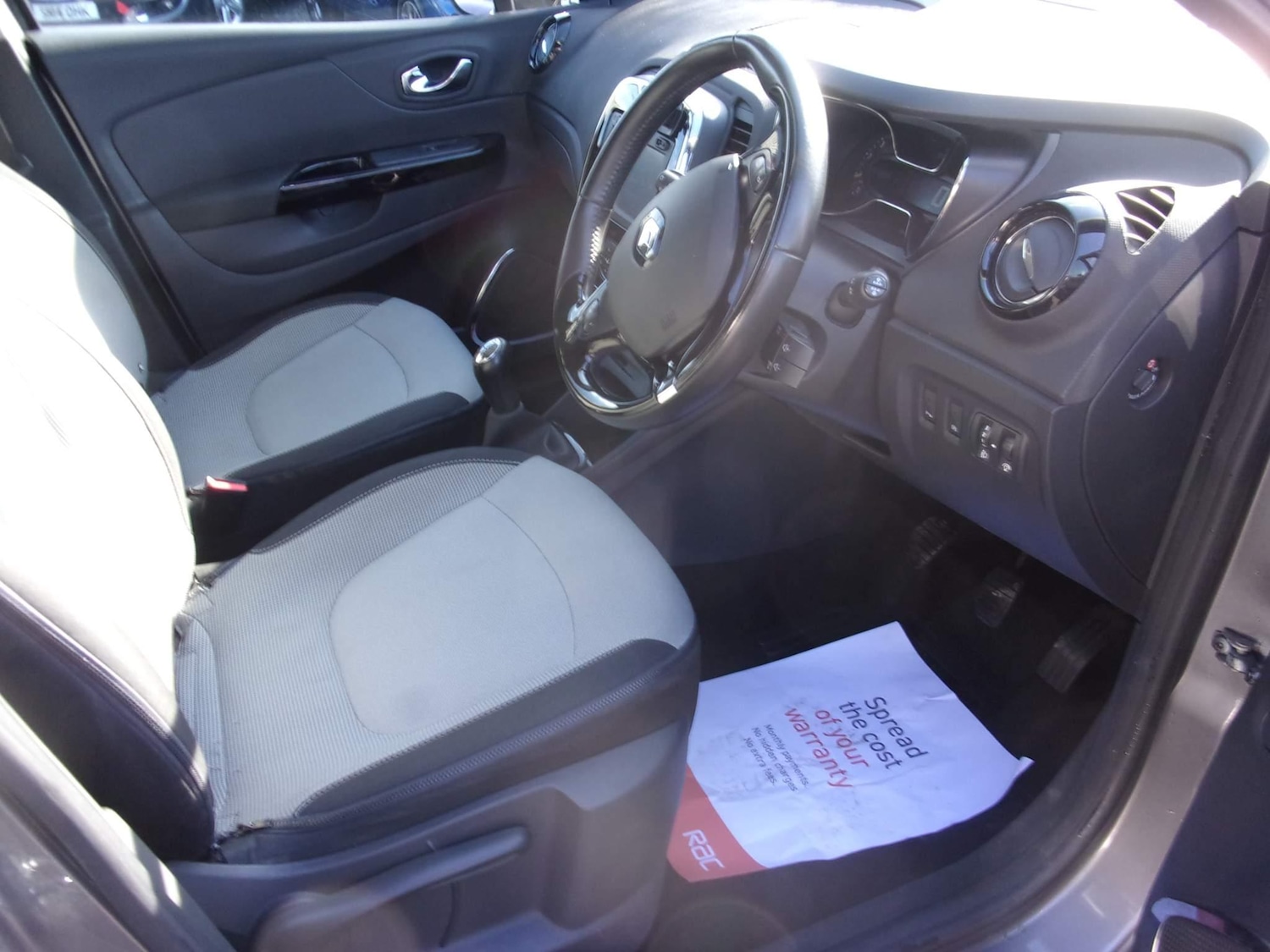 Used Renault Captur 2014 for sale - 77120697: Photo 2