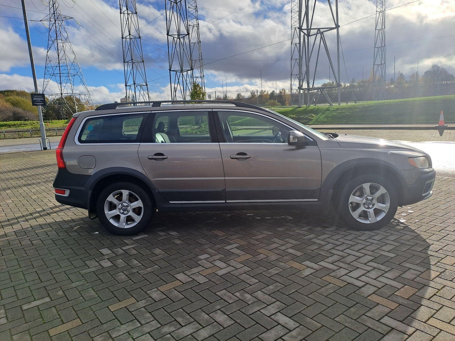 Used Volvo XC70 2009 for sale - 76988810: Photo 3