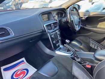 Used Volvo V40 2016 for sale - 76912697: Photo