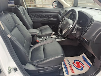 Used Mitsubishi Outlander 2017 for sale - 76043118: Photo 2