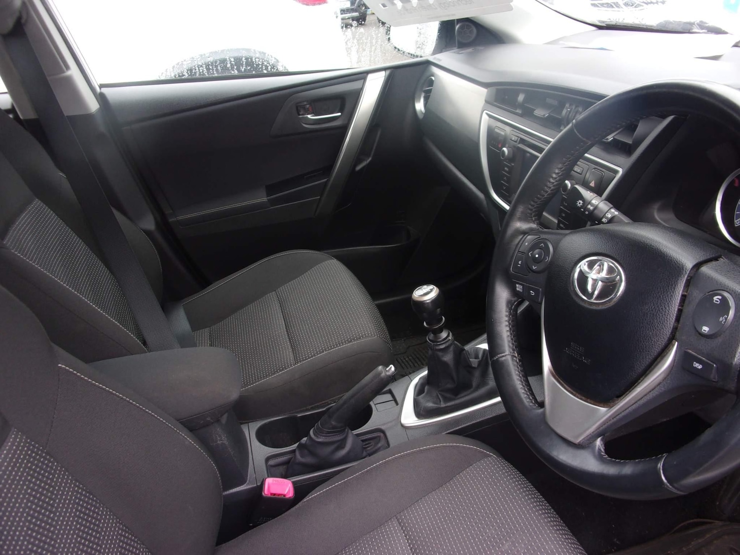 Used Toyota Auris 2013 for sale - 76953409: Photo 11
