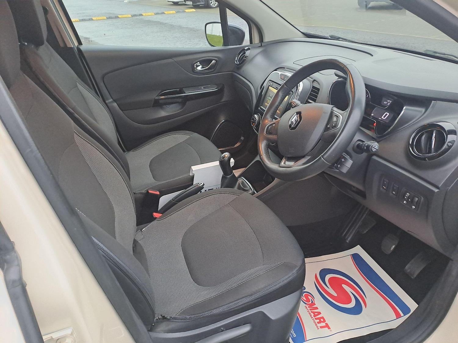 Used Renault Captur 2016 for sale - 77074140: Photo 2