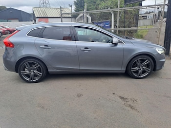 Used Volvo V40 2018 for sale - 79576743: Photo