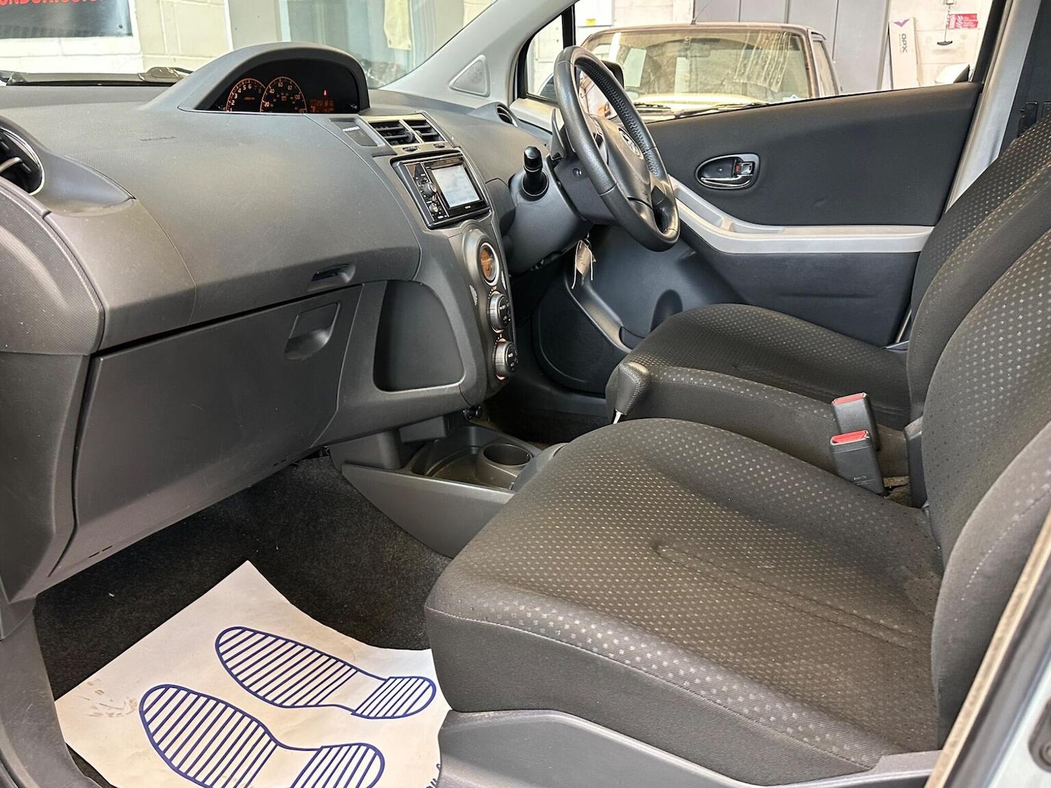 Used Toyota Yaris 2011 for sale - 77635349: Photo 33