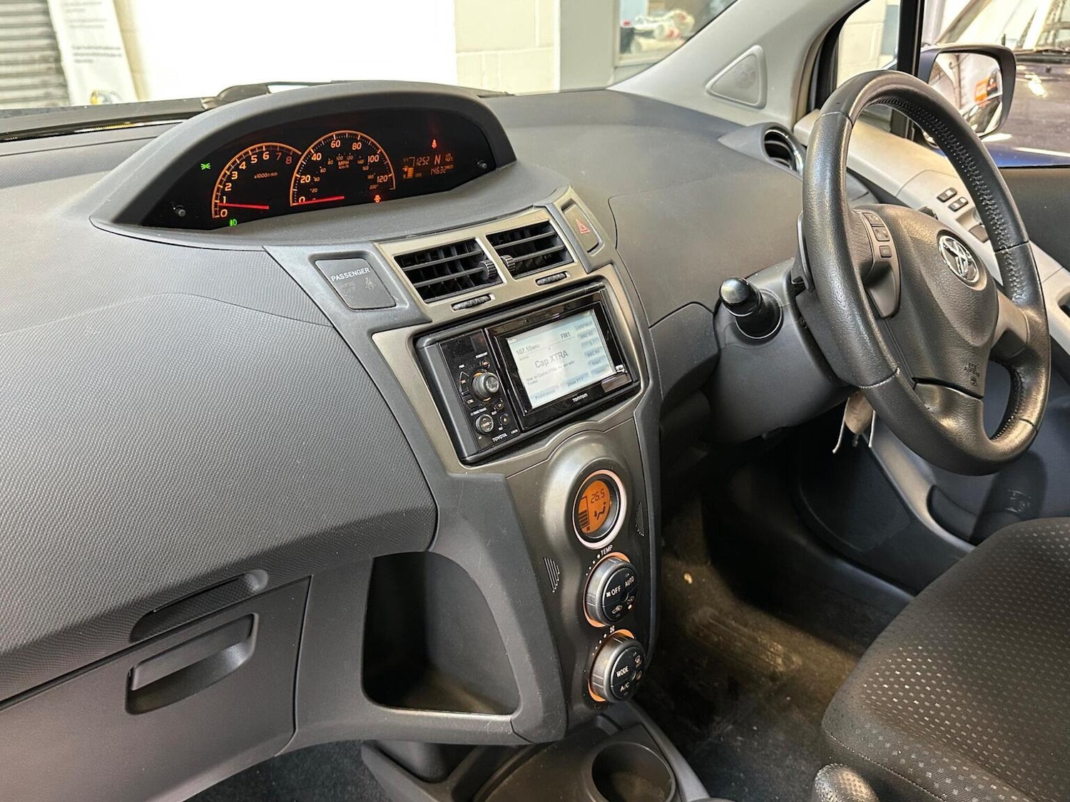 Used Toyota Yaris 2011 for sale - 77635349: Photo 34