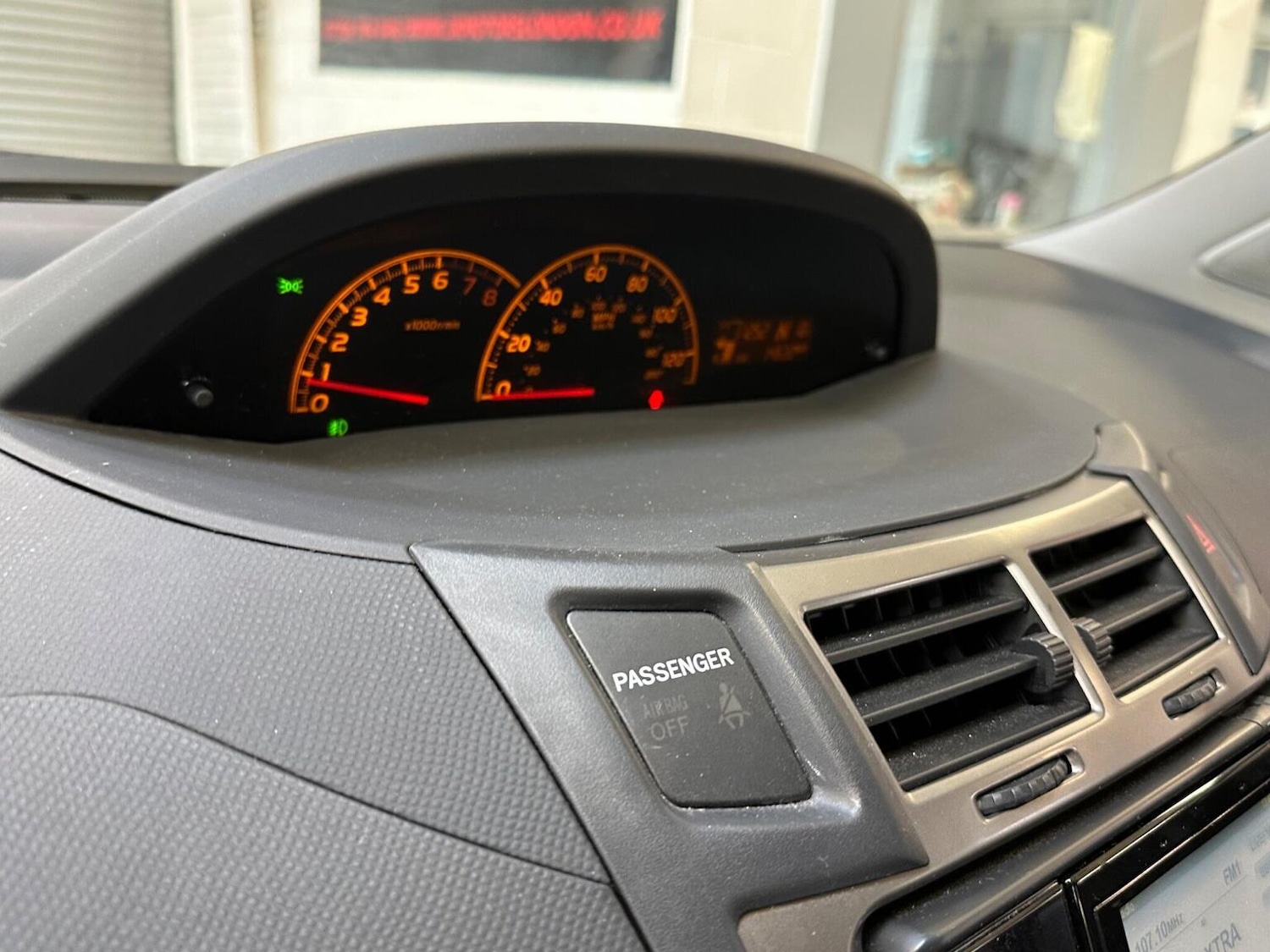 Used Toyota Yaris 2011 for sale - 77635349: Photo 35