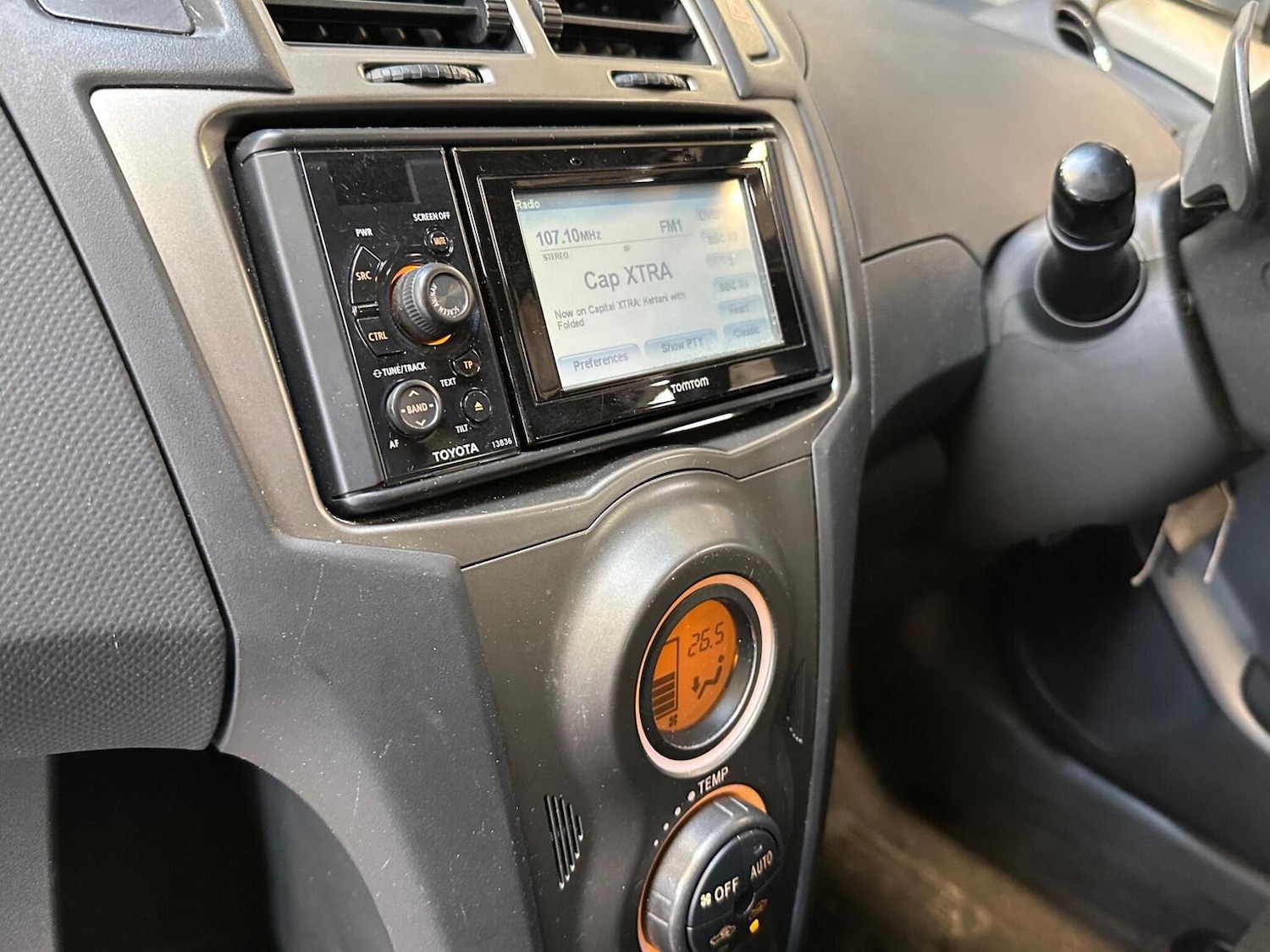 Used Toyota Yaris 2011 for sale - 77635349: Photo 36