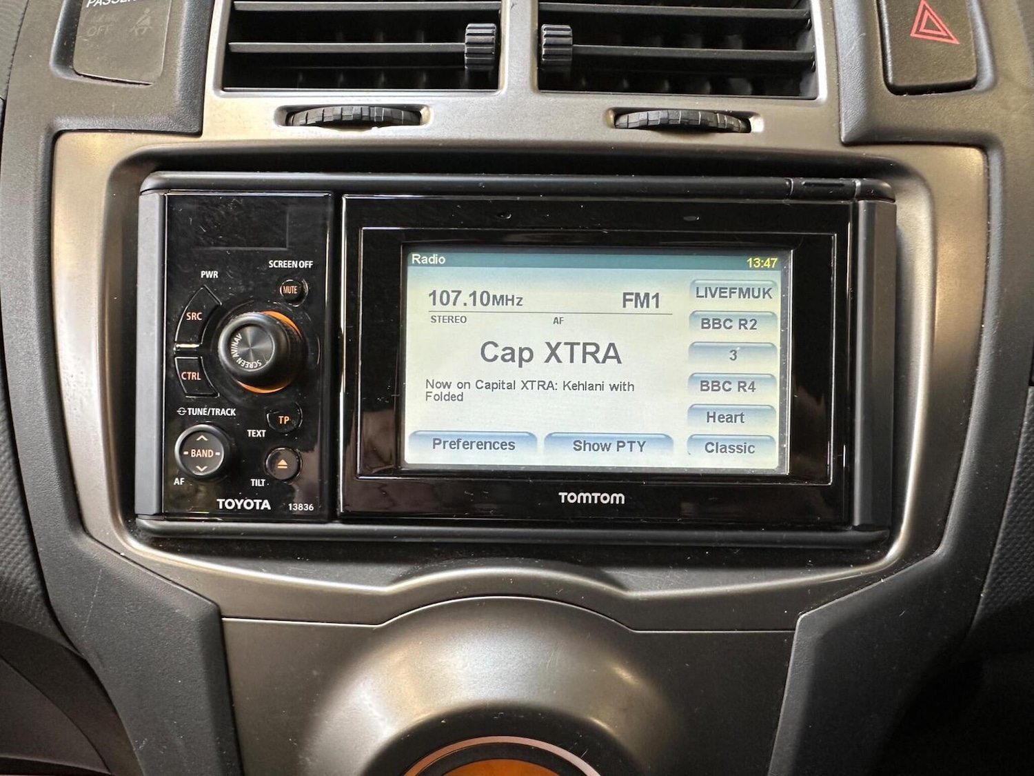 Used Toyota Yaris 2011 for sale - 77635349: Photo 38