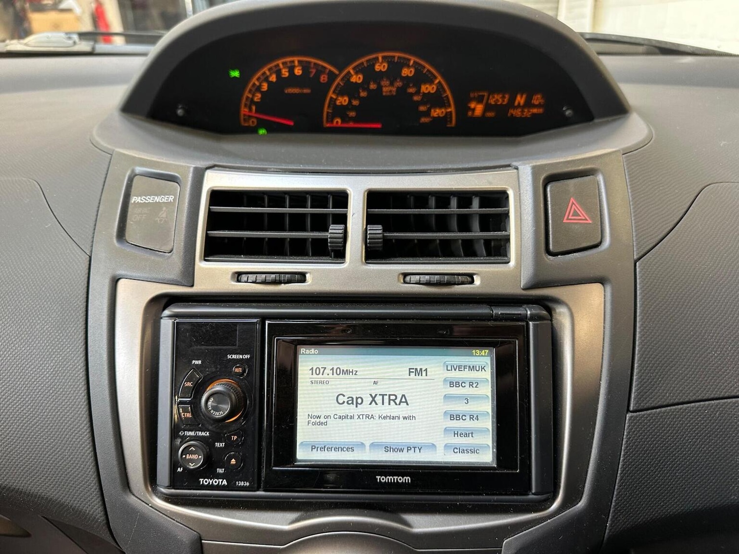 Used Toyota Yaris 2011 for sale - 77635349: Photo 39