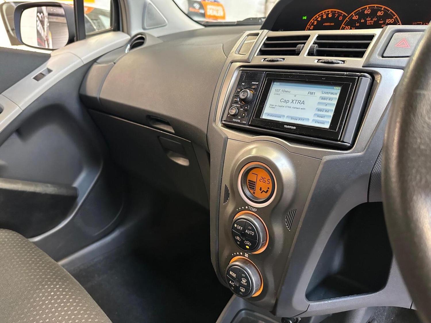 Used Toyota Yaris 2011 for sale - 77635349: Photo 43