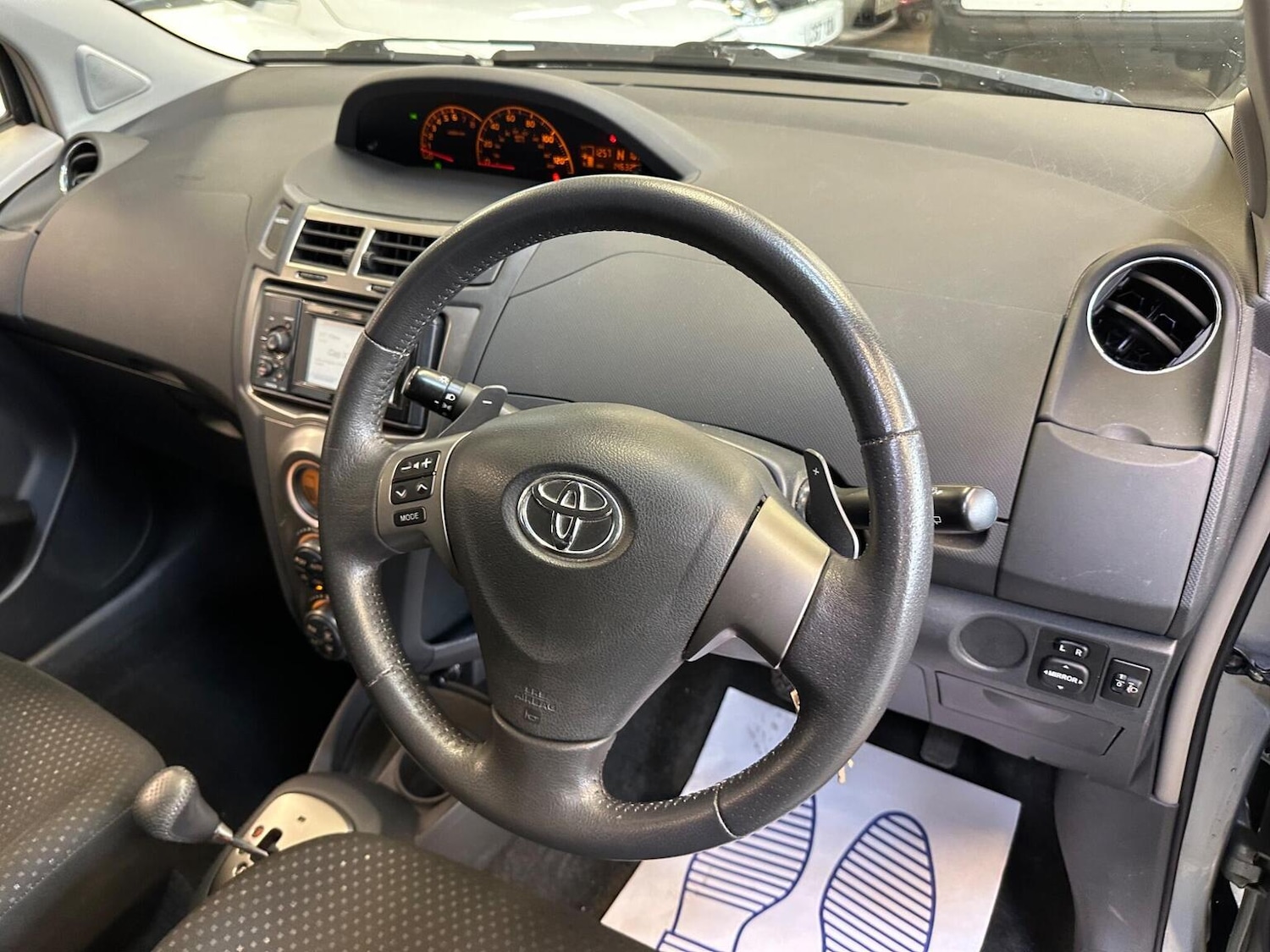 Used Toyota Yaris 2011 for sale - 77635349: Photo 44