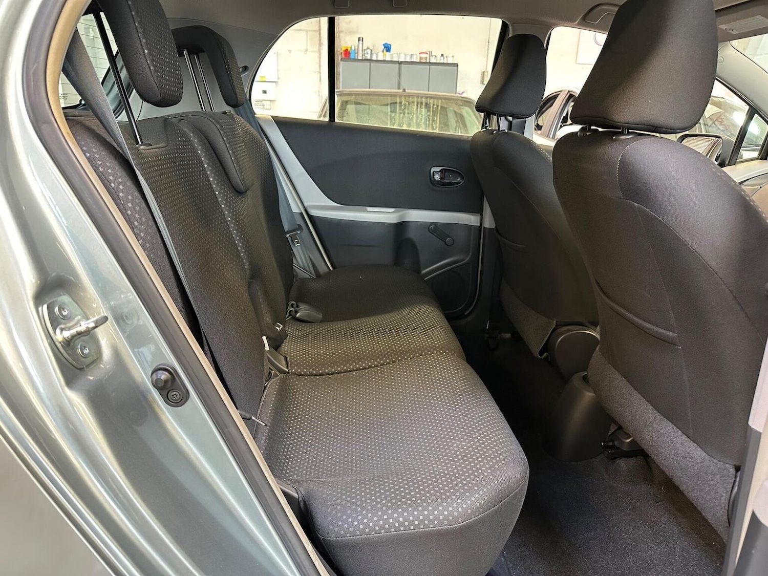 Used Toyota Yaris 2011 for sale - 77635349: Photo 45