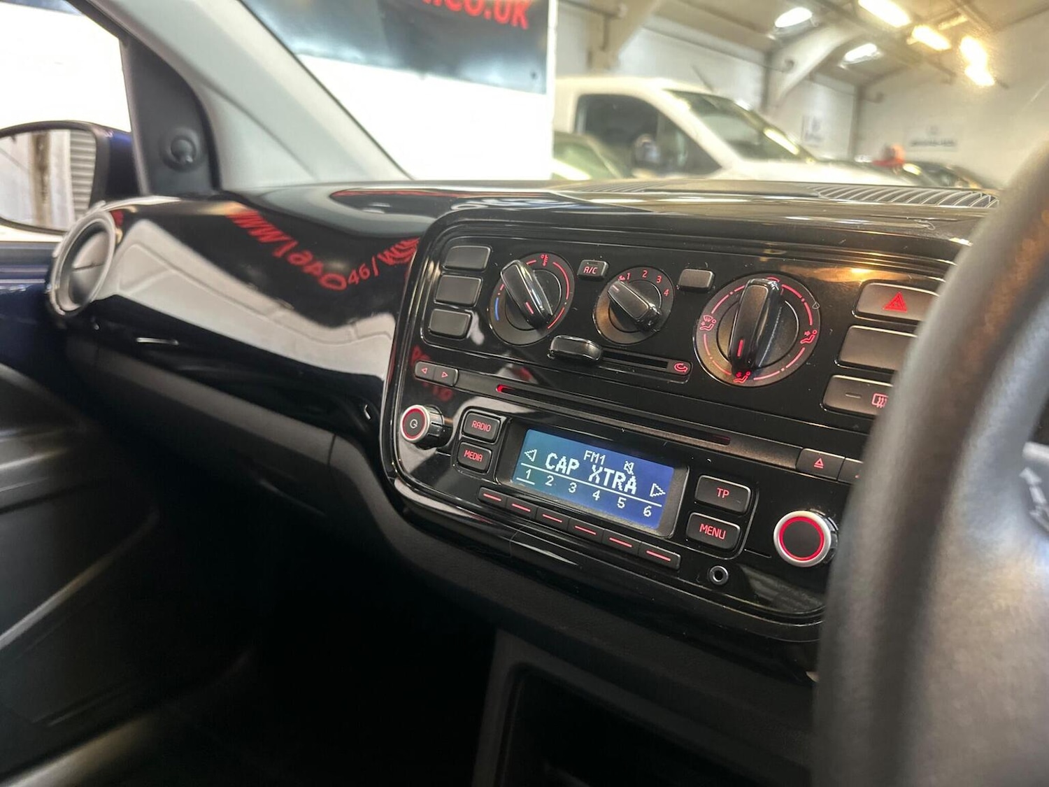 Used Volkswagen up! 2014 for sale - 77487210: Photo 37