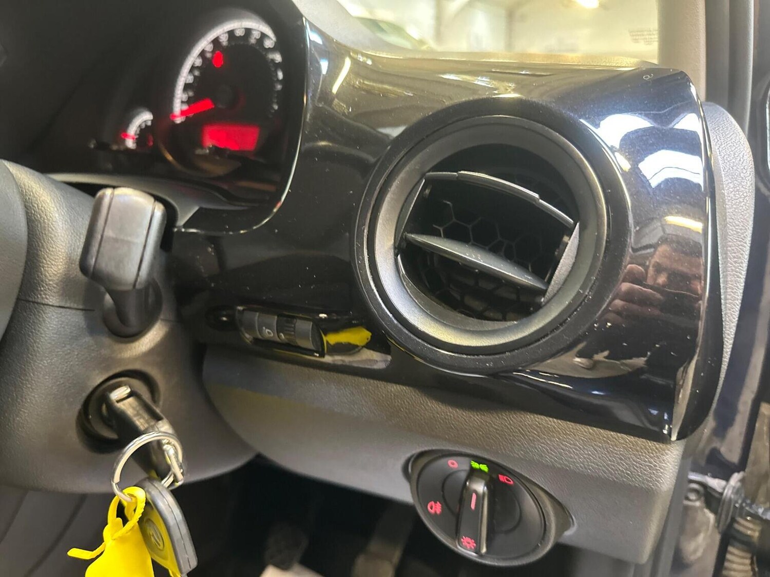 Used Volkswagen up! 2014 for sale - 77487210: Photo 40