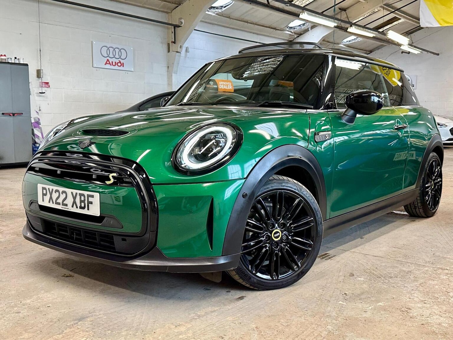 Used MINI Electric Cooper 2022 for sale - 76769569: Photo 2