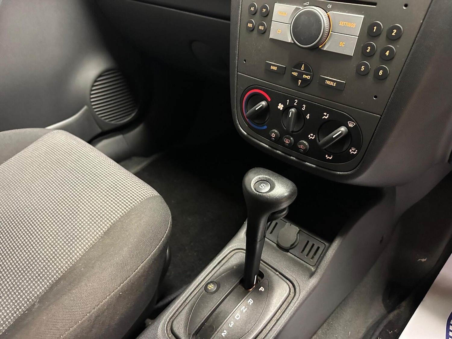 Used Vauxhall Corsa 2005 for sale - 77398376: Photo 38