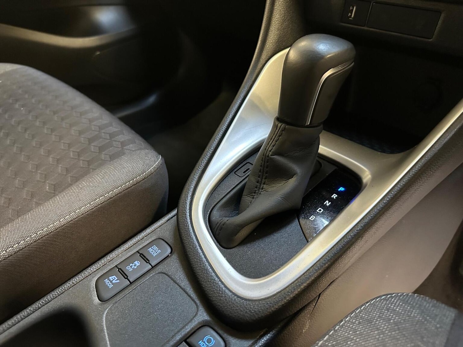 Used Toyota Yaris 2022 for sale - 77167803: Photo 43