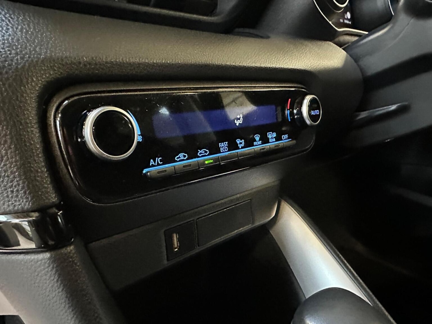 Used Toyota Yaris 2022 for sale - 77167803: Photo 51