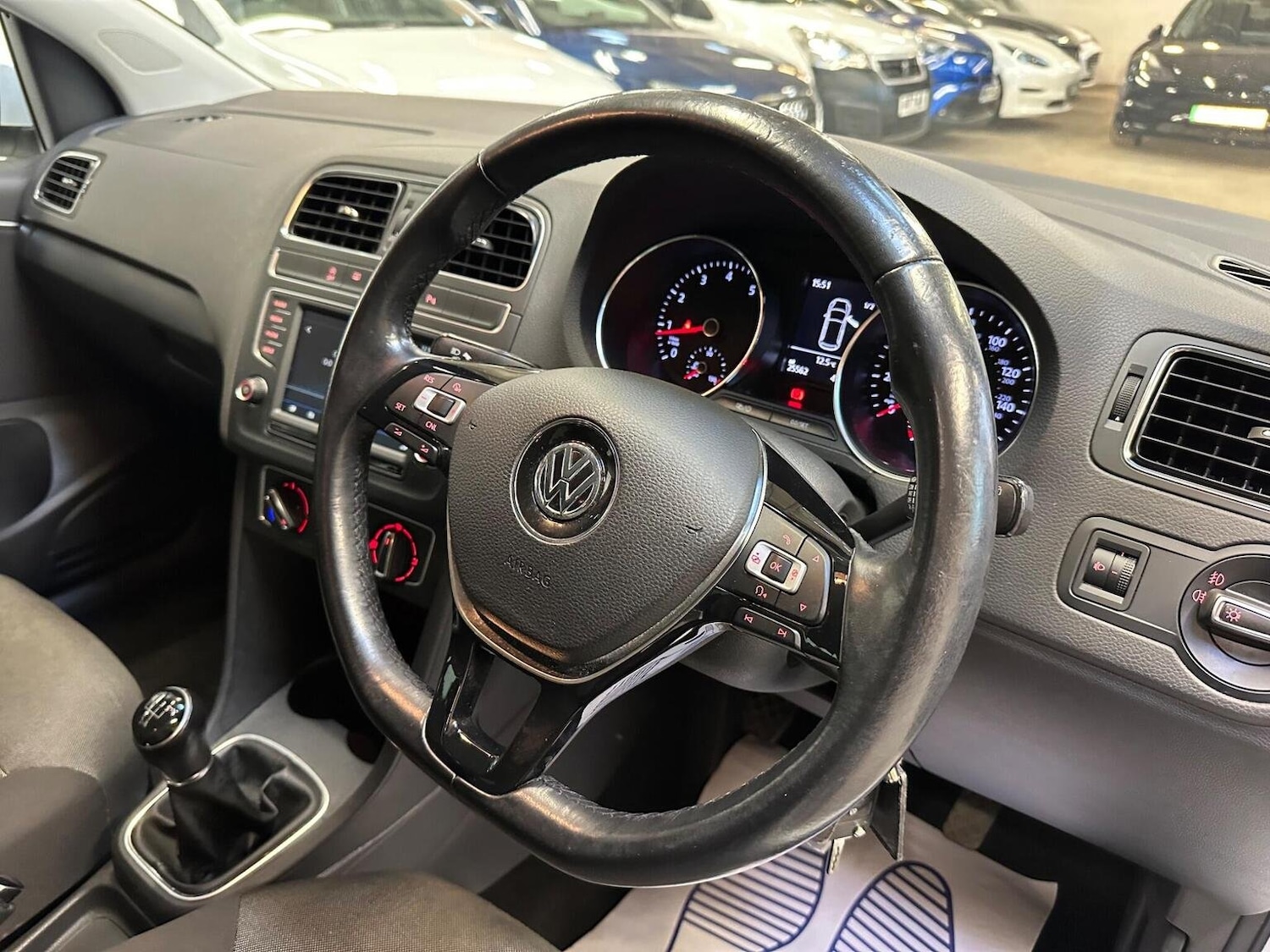 Used Volkswagen Polo 2017 for sale - 76449720: Photo 9