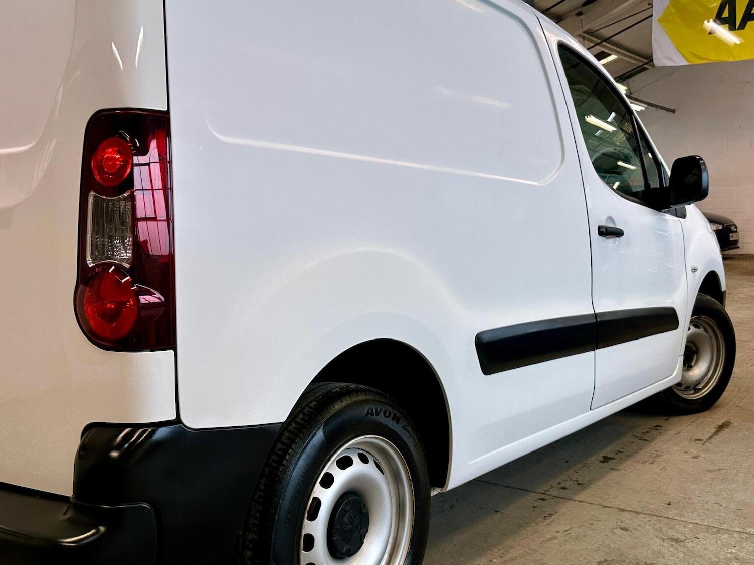 Used Peugeot Partner 2017 for sale - 76449722: Photo 23