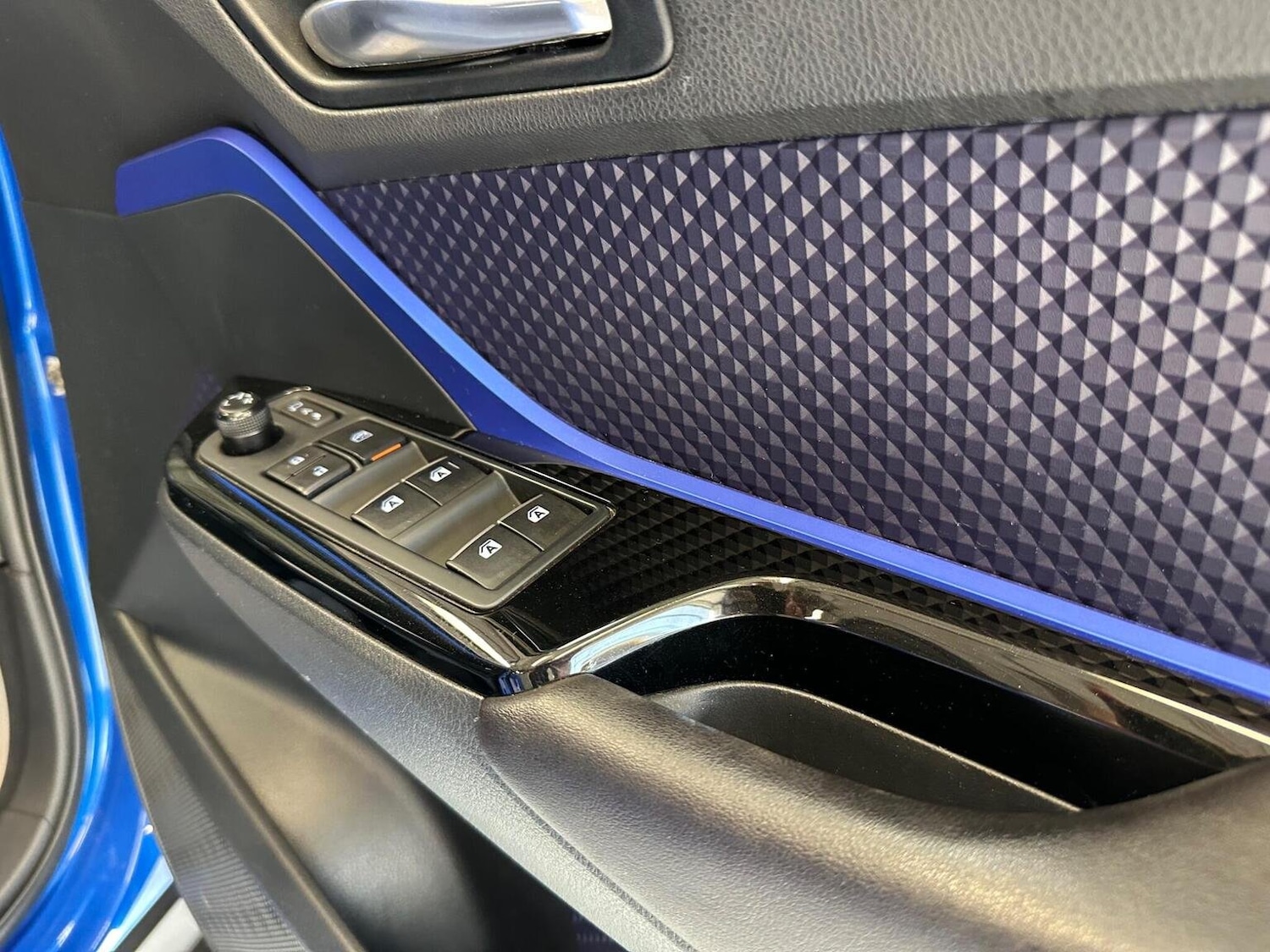 Used Toyota C-HR 2017 for sale - 76449731: Photo 59