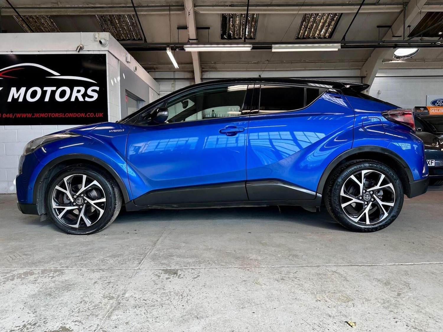 Used Toyota C-HR 2017 for sale - 76449731: Photo 8