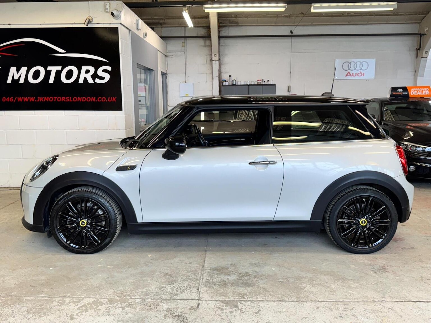 Used MINI Electric Hatch 2021 for sale - 76449733: Photo 8