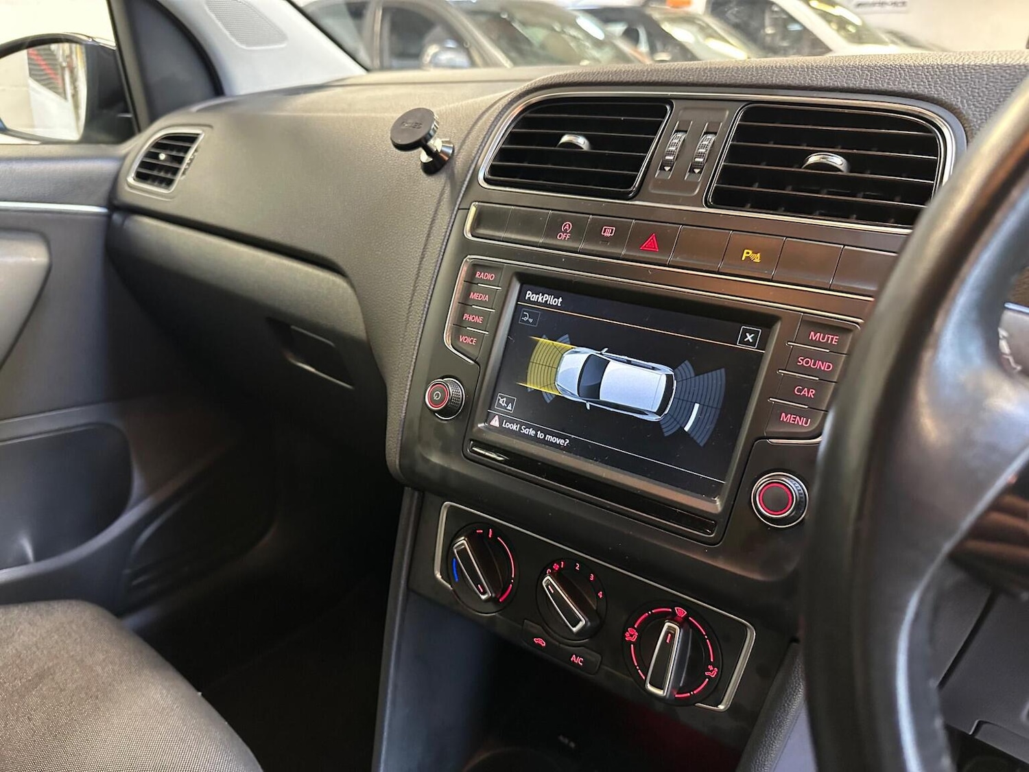 Used Volkswagen Polo 2016 for sale - 77319837: Photo 10