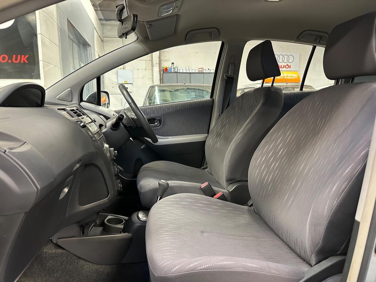 Used Toyota Yaris 2009 for sale - 76858895: Photo 11