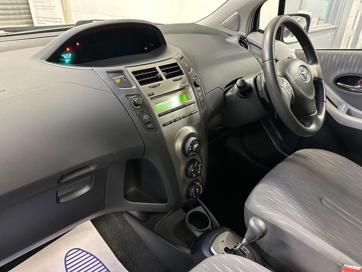 Used Toyota Yaris 2009 for sale - 76858895: Photo 12