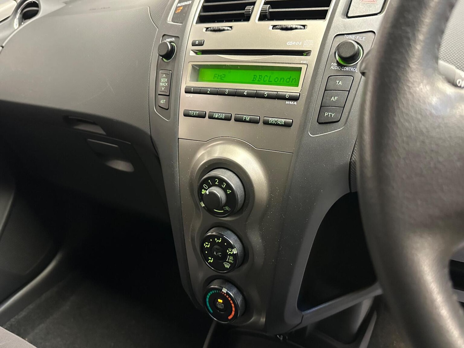 Used Toyota Yaris 2009 for sale - 76858895: Photo 47