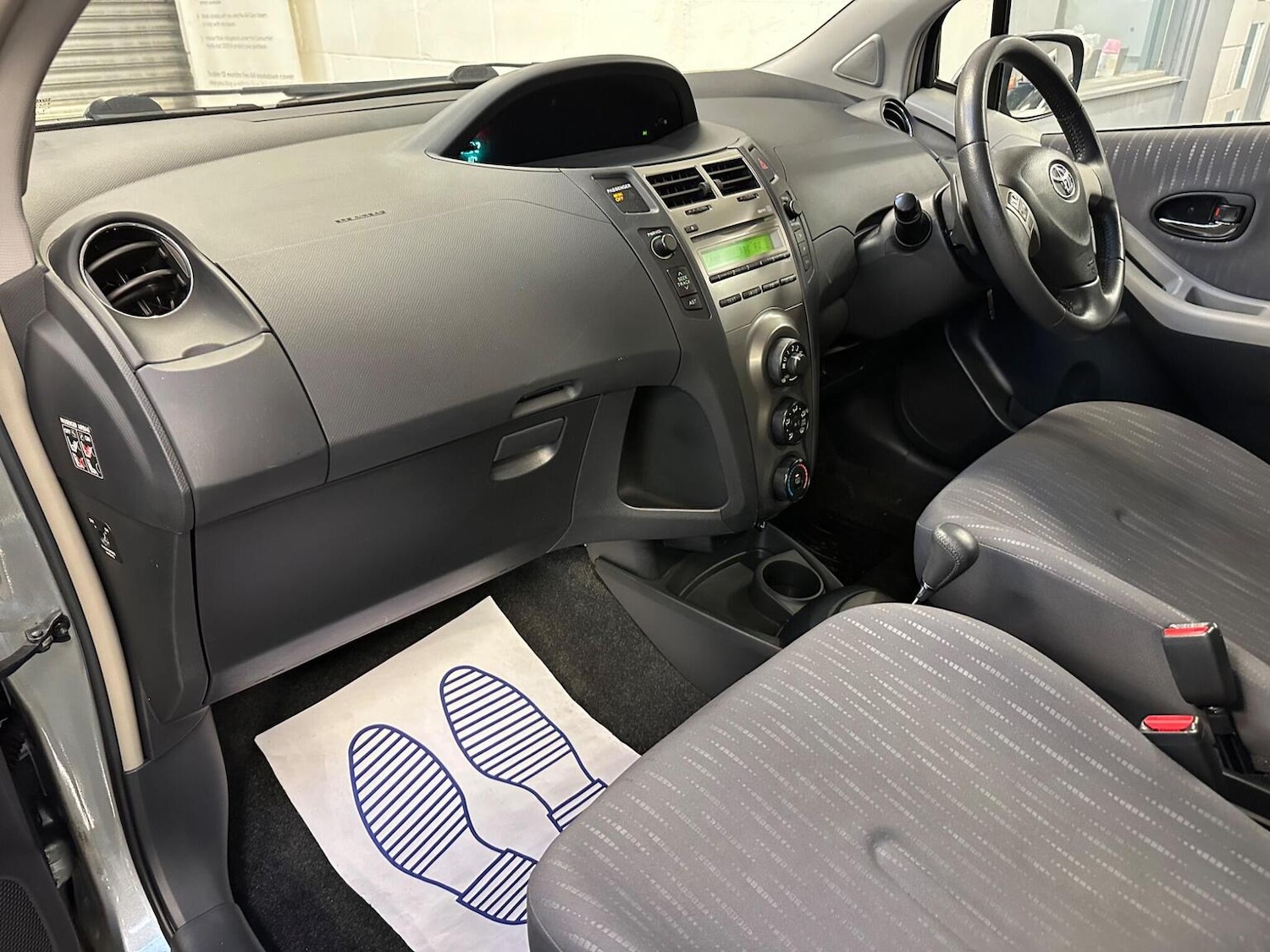 Used Toyota Yaris 2009 for sale - 76858895: Photo 52