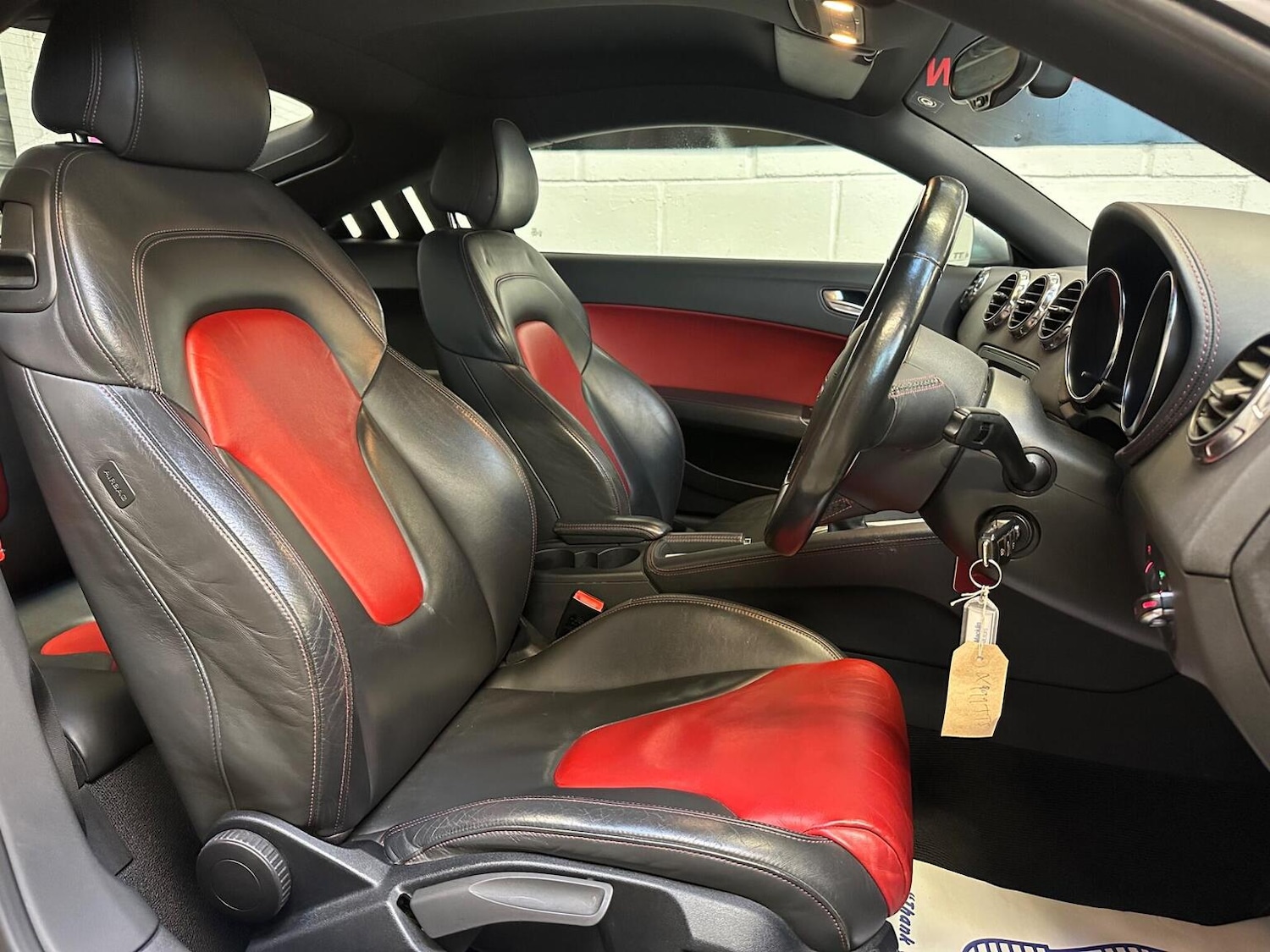 Used Audi TT 2010 for sale - 77403632: Photo 10