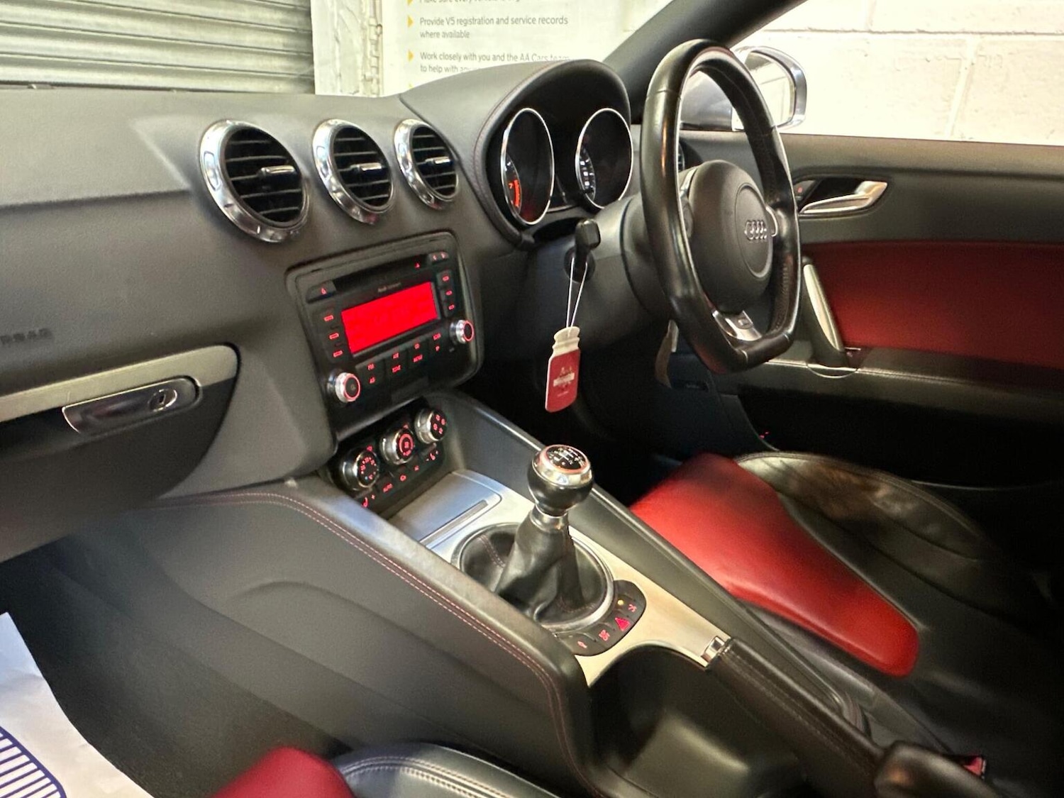 Used Audi TT 2010 for sale - 77403632: Photo 12