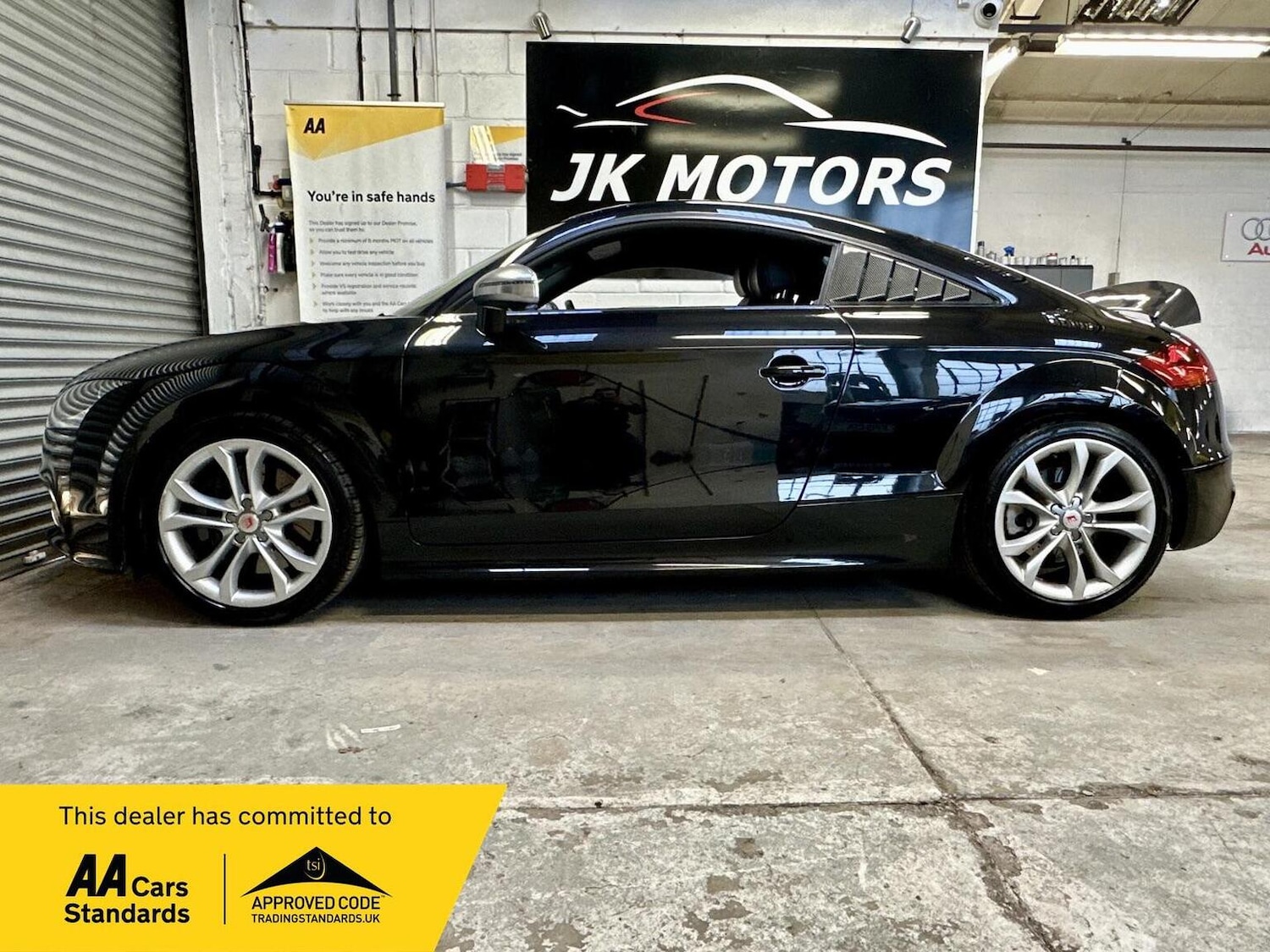 Used Audi TT 2010 for sale - 77403632: Photo 6